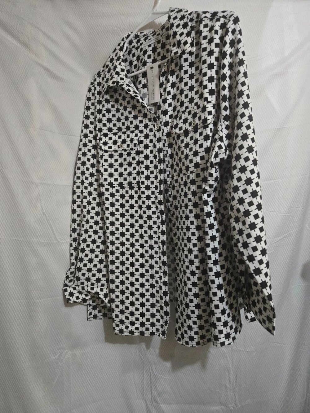 Notations Woman Black & White Geometric Button-Down Blouse – Size 2X
